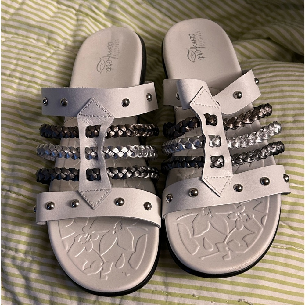 STRICTLY COMFORT SLIP ON SANDALS SIZE 10 WOMEN’S NEW IN BOX